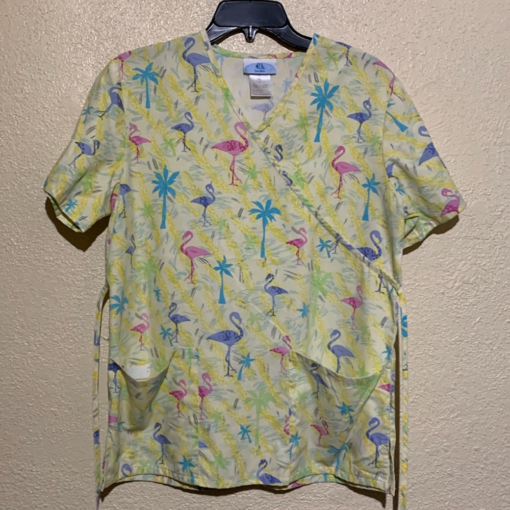 SB Nurse Scrubs Top Blouse S Yellow Green with Pink Blue Flamingos Palmtrees